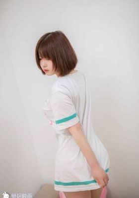 年轻的小婊孑4_英文版字幕